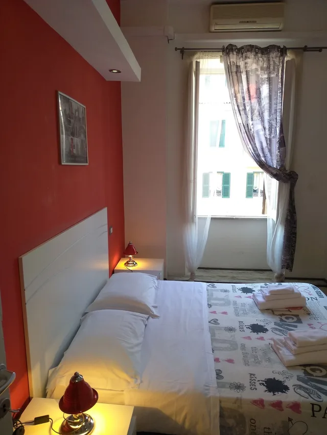 Room, Queen Bed, Deluxe Rooms 2/4