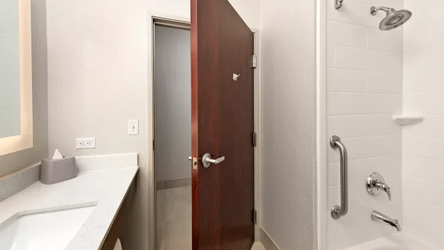 جناح بسرير كينج، Holiday Inn Express & Suites Conroe I-45 North 2/3