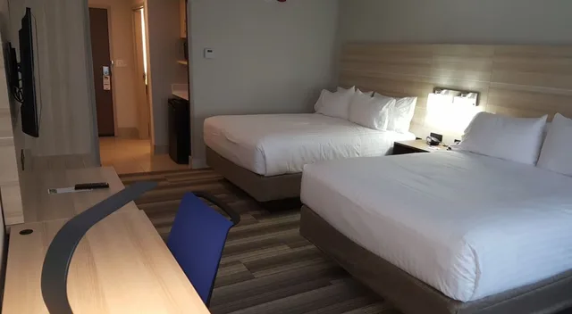 جناح بسرير كوين لذوي الإعاقة، Holiday Inn Express Suites Toledo West 3/5