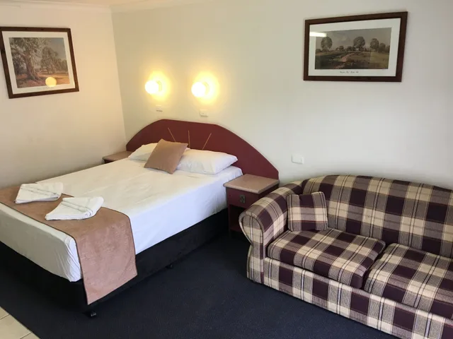 غرفة بسرير كوين، Homestead Motel 2/5