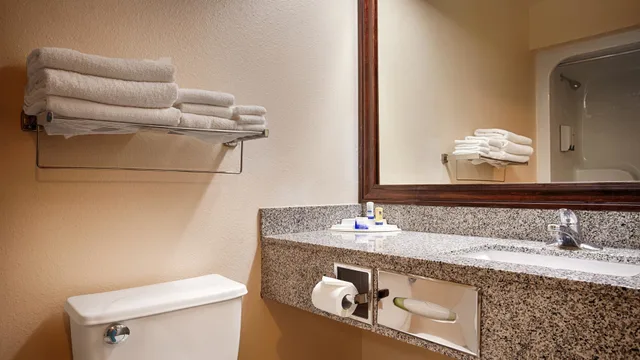 Standard, King and Queen Bed, Best Western Post Inn 4/4