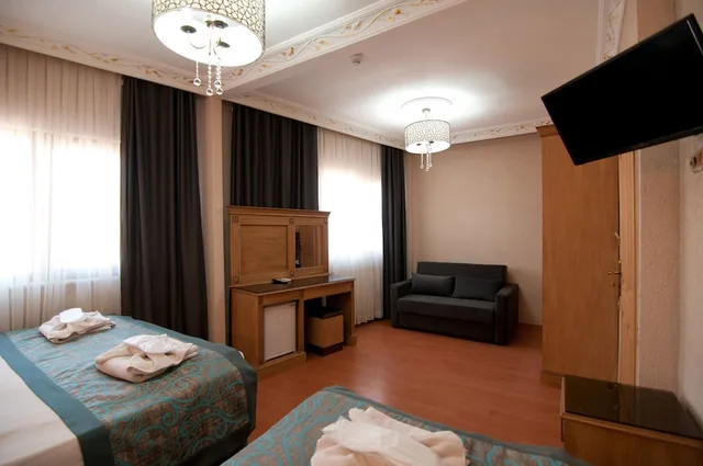 1 Bedroom, Family, Quadruple, 1 King and 1 Single Beds, Murphy Bed، Blue Tuana Hotel 6/10