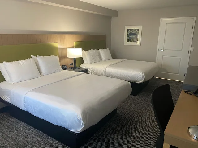 Room, 2 Queen Beds, Country Inn & Suites by Radisson, Vallejo Napa Valley, CA 4/9