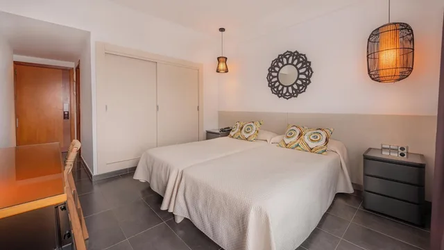 غرفة ديلوكس بإطلالة على الشاطئ مفردة بسرير مزدوج، Palladium Hotel Cala Llonga - Adults Only 8/10