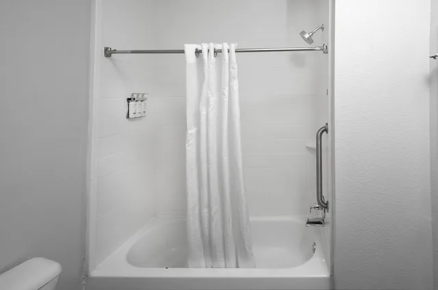 غرفة قياسية بسرير كينج بشرفة، Holiday Inn Express Hotel Suites Conway 3/3