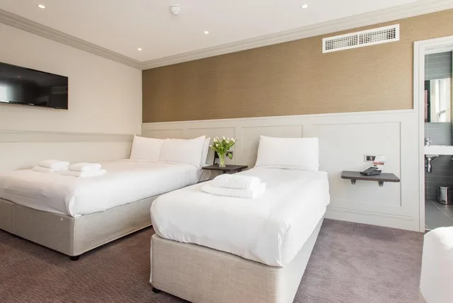 غرفة قياسية ثلاثية، The Mowbray Court Hotel 2/2