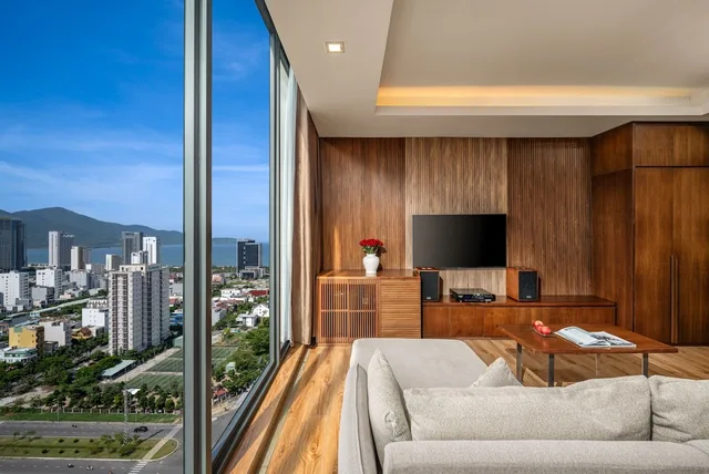 Signature, Suite, King Bed, Partial Sea View, Bathtub, Nhu Minh Plaza Danang 2/4