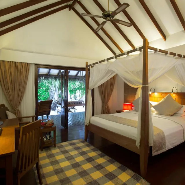BEACH VILLA- Discounted Transfer، Medhufushi Island Resort 5/8