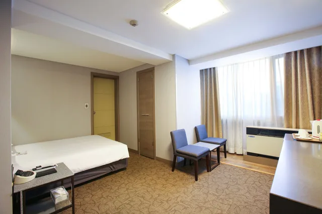 standard double room (no parking), Savoy Hotel Seoul Myeongdong 1/3