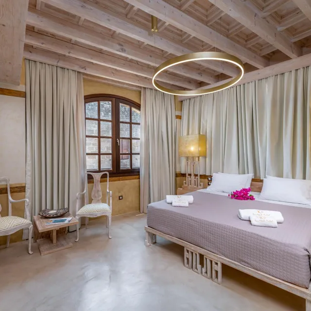 جناح تنفيذي بجاكوزي، 10GR Boutique Hotel & Wine Bar - Adults Only 2/10