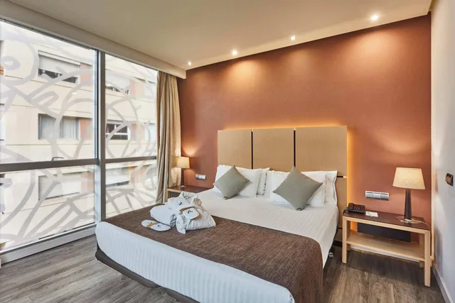 غرفة جونيور بسرير مزدوج، Silken Puerta Valencia 3/5