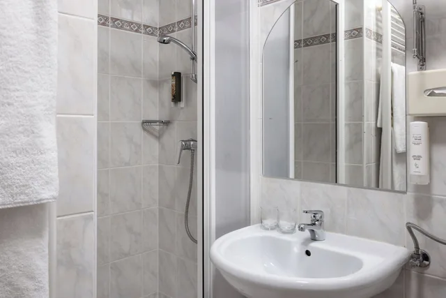 Room, Queen Bed, Lake Side, Balcony، Hotel Kompas 4/4