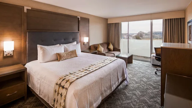 غرفة قياسية بسرير كينج لذوي الإعاقة، Best Western Plus Kansas City Sports Complex Hotel 5/8