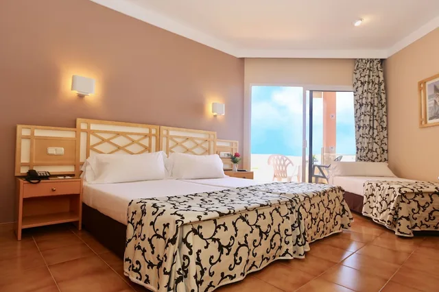 غرفة بسرير كينج بإطلالة على البحر، Hotel Puerto Palace 3/10