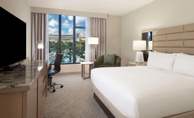 غرفة ديلوكس بسرير كينج، Hilton West Palm Beach 1/3