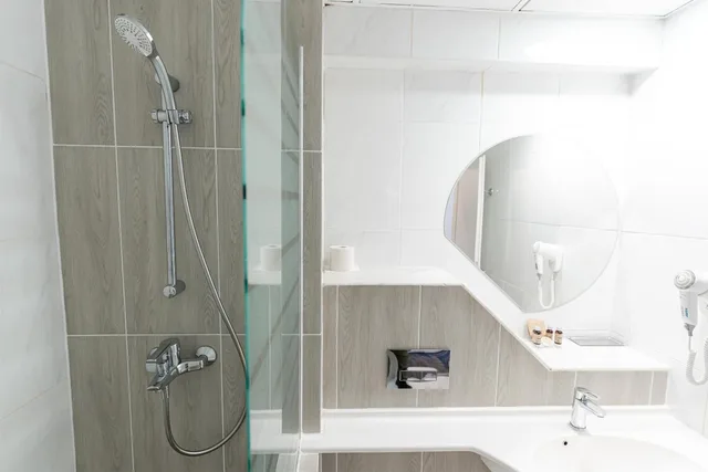 Suite, Continental Hotel 8/8