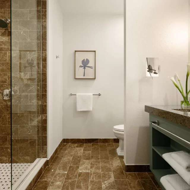 غرفة بسرير كوين لذوي الإعاقة، Kimpton Hotel Monaco Baltimore Inner Harbor 7/7