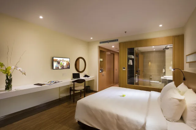 غرفة ديلوكس بسرير كينج بإطلالة على البحر، Starcity Bayfront Nha Trang Hotel 6/8