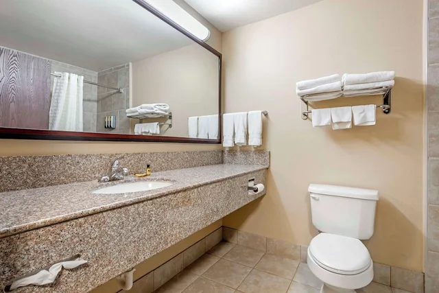 غرفة قياسية بسريرين كوين، Best Western Plus Burleson Inn & Suites 4/4
