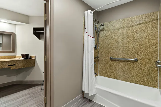 Deluxe, 2 Queen Beds, Accessible, OYO Hotel Stafford TX I-69 North 4/5
