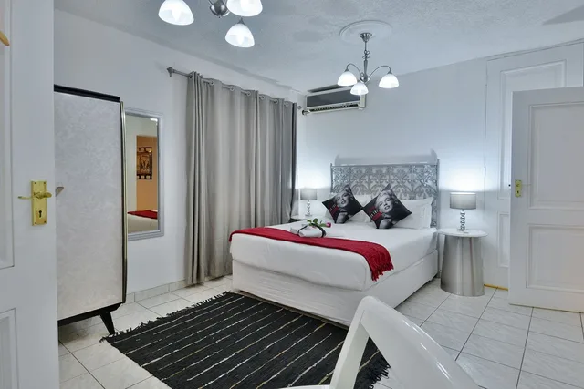 جناح بسرير كوين، Villa Simonne 3/10
