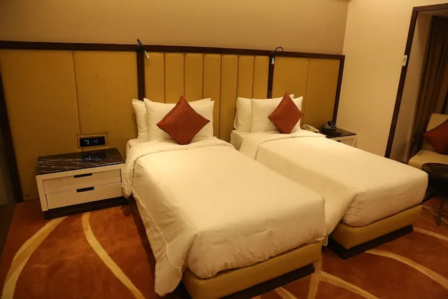 Superior, Queen Bed, Radisson Lucknow City Center 1/3