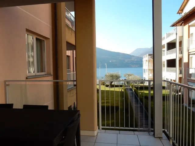 2 Bedrooms, Design, Apartment, Double and Twin Beds, Partial Lake View, Garden Area، Golfo Gabella 5/9