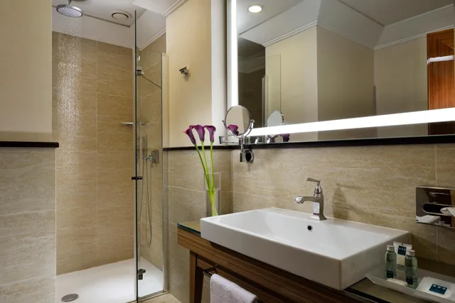 غرفة كلاسيكية بسرير كوين، UNAHOTELS Deco Roma 2/2