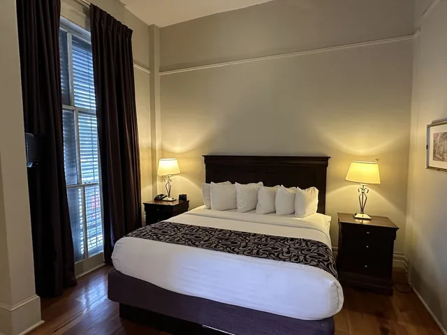 جناح بسرير كينج مع أريكة، Inn On St. Peter 1/4