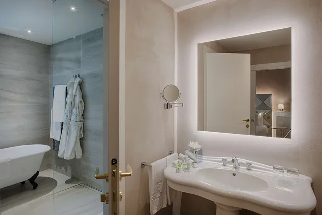 جناح بسرير كوين، NH Collection Palazzo Verona 8/10