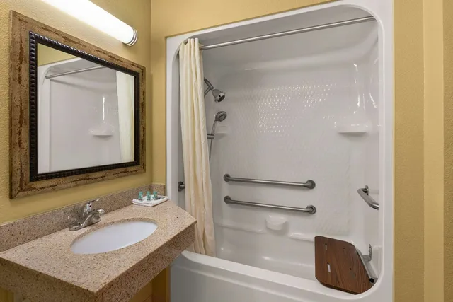 غرفة بسرير كينج لذوي الإعاقة، Best Western Willits Inn 4/4