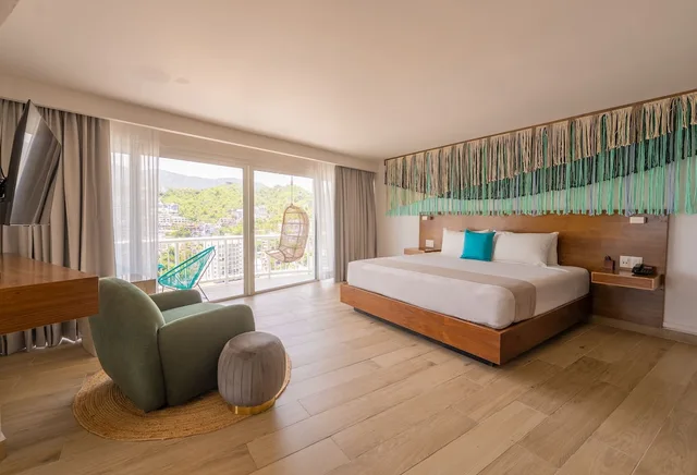 Royal, Suite, King Bed, Partial Ocean View, Hotel Amares Acapulco 2/10