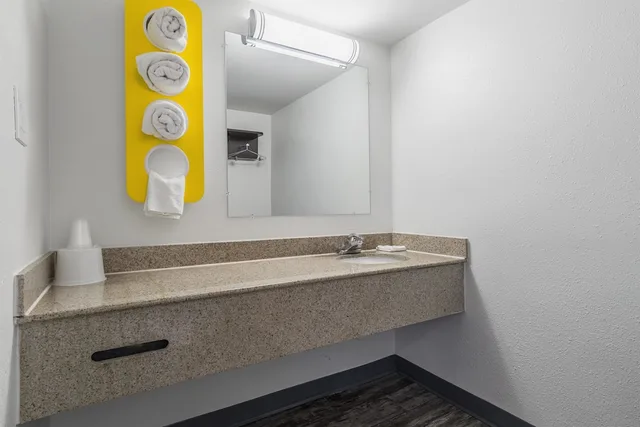 Standard, King Bed, Motel6 Barstow, CA - Route 66 10/10