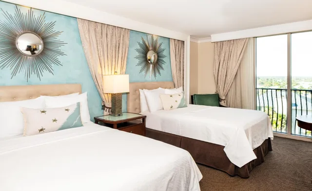 غرفة قياسية بسرير مزدوج بإطلالة، One Ocean Resort & Spa 1/2
