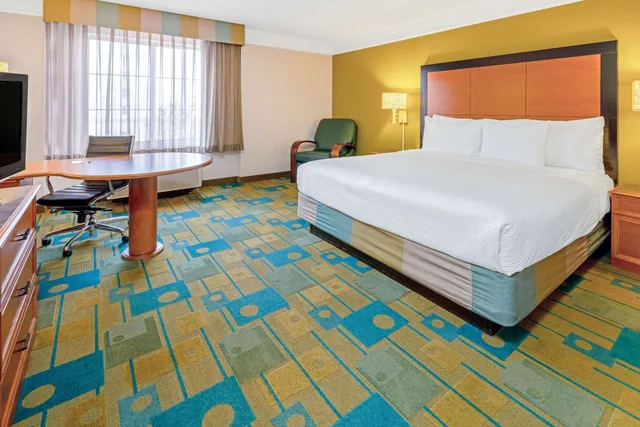 غرفة ديلوكس بسرير كينج، La Quinta Inn & Suites by Wyndham Salt Lake City Airport 1/1