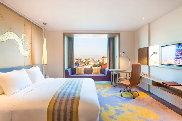 غرفة قياسية بسرير كينج مع دخول الصالة، Crowne Plaza Vientiane by IHG 1/5