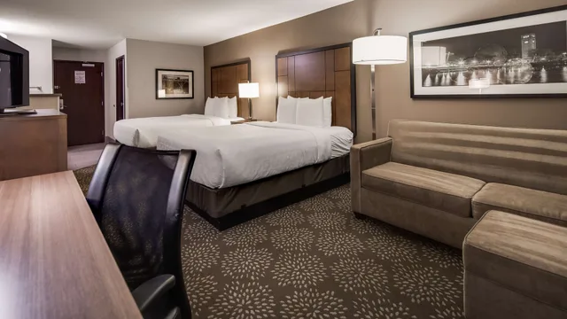 غرفة قياسية بسريرين كوين مع أريكة، Best Western Plus Spokane North 5/10