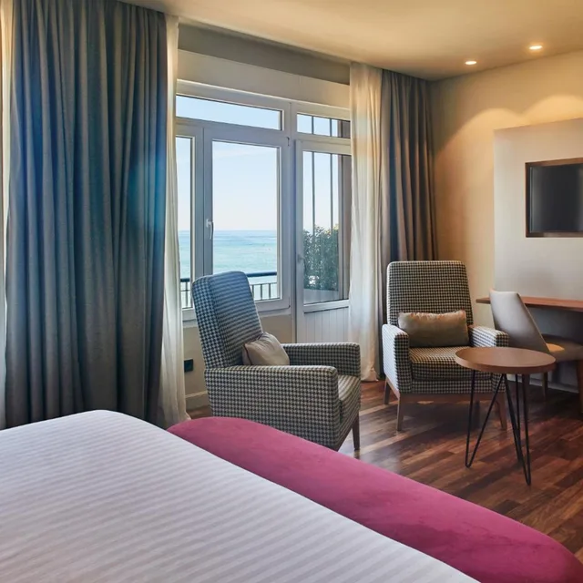 غرفة ديلوكس بسرير مزدوج بإطلالة على البحر، Hotel Silken Palacio Uribarren 3/10