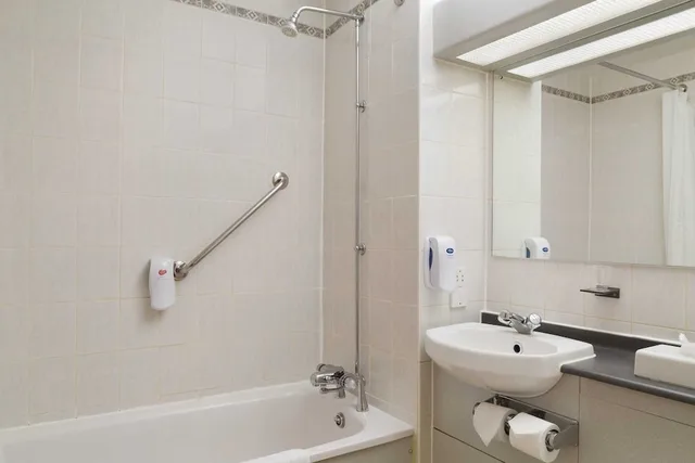غرفة بسرير مزدوج بإطلالة على البحيرة، Days Inn by Wyndham Kendal Killington Lake 6/6