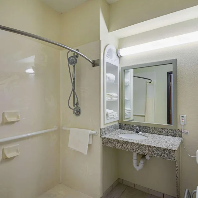غرفة بسرير كينج لذوي الإعاقة، Quality Inn & Suites Lampasas 10/10