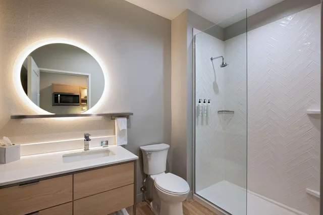 استوديو بسرير كينج لذوي الإعاقة، Woodland Suites (ex. Candlewood Suites Weatherford) 2/2