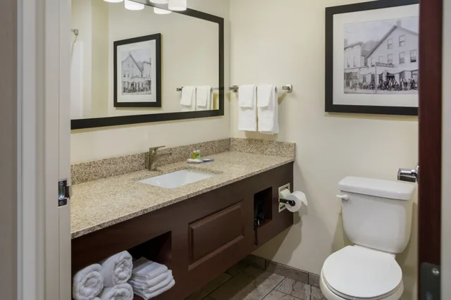 Studio, 2 Queen Beds, Sofa, Accessible, Cobblestone Inn & Suites - Ashland 3/3