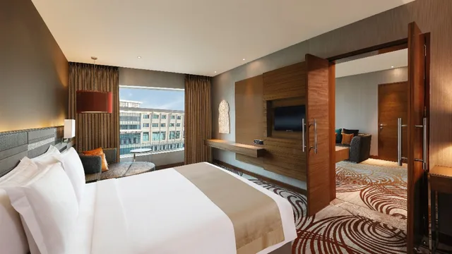 جناح بسرير كينج بمنطقة جلوس للمدخنين، Holiday Inn Jaipur City Centre by IHG 2/5