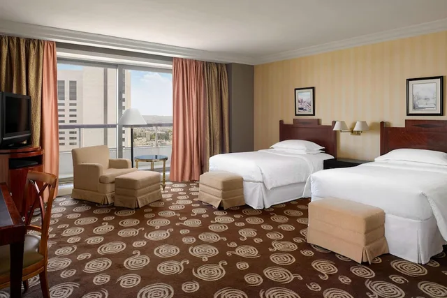 غرفة كلوب بسريرين منفصلين، Sheraton Amman Al Nabil Hotel 3/8