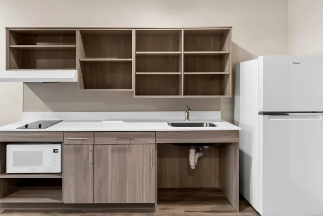 Efficiency, 2 Queen Beds, Accessible، WoodSpring Suites Greenville Airport 4/5