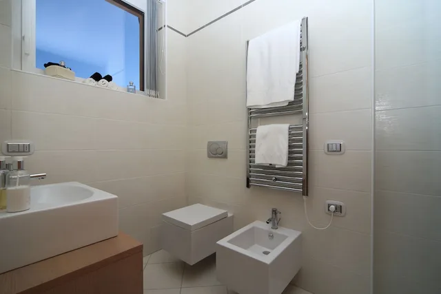 2 Bedrooms, Family, Apartment, Double and Twin Beds, Partial Lake View, Courtyard Area، Golfo Gabella 6/6