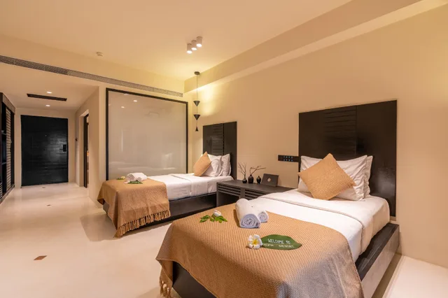 غرفة بسريرين منفصلين بإطلالة على الجبل، Samaya Wellness Resort 1/1