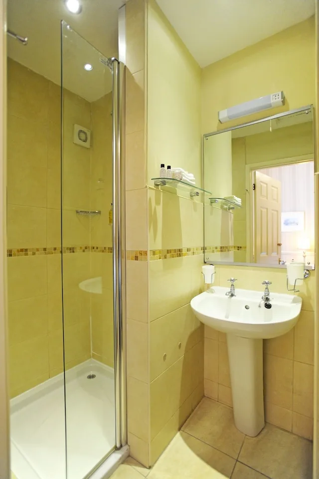 غرفة مفردة، The Royal Hotel 5/5