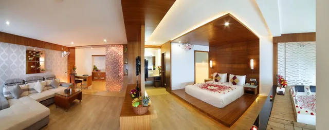 جناح شهر العسل بجاكوزي، Amber Dale Luxury Hotel and Spa, Munnar (ex PLUM JUDY - THE LEISURE HOTEL) 8/10