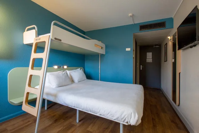 غرفة ثلاثية بسرير مزدوج وسرير بطابقين، ibis budget Avignon Centre 8/10